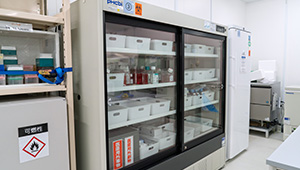 薬用冷蔵ショーケース　MPR-1014