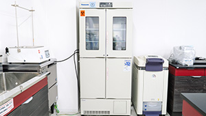 薬用保冷庫　MPR-414F